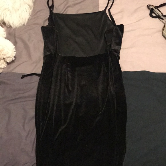 Velvet mini dress with a halter top - Picture 2 of 3
